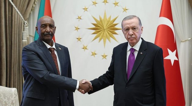 Cumhurbaşkanı Erdoğan, Sudan Egemenlik Konseyi Başkanı Burhan ile bir araya geldi
