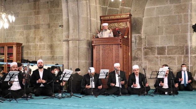 Erzurum'da 500 yıllık gelenek! 55 bin 434 hatmin duasını Ali Erbaş yaptı