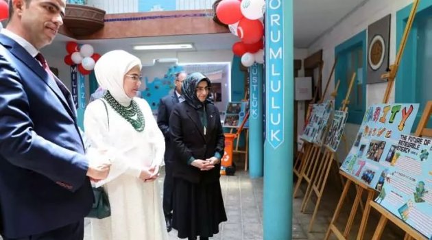 Emine Erdoğan, Güney Afrika'da Uluslararası Maarif Okulu'nu ziyaret etti