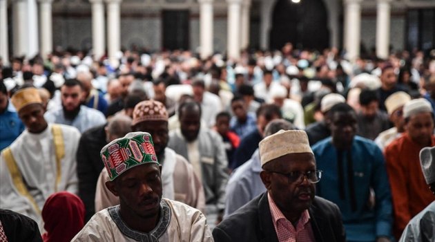 Fransa'daki Müslüman karşıtlığı sanata ve edebiyata da yansıyor