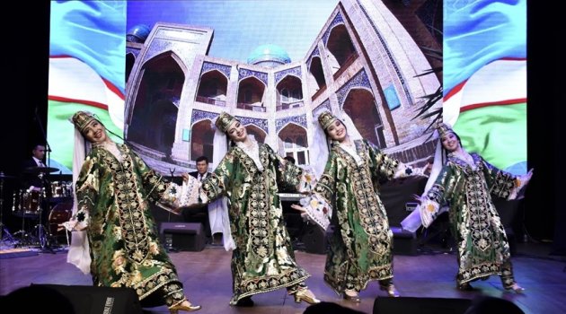Özbek sanatçılar İstanbul'da konser verdi