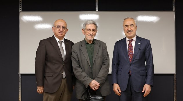 İstanbul Üniversitesi'nde İslam Tarihinde Kanun ve Siyaset İlişkisi İrdelendi